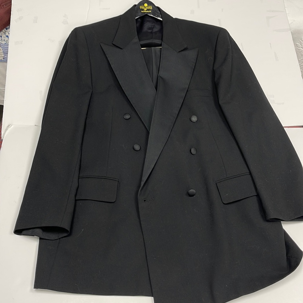 Mens 3 piece black tuxedo by Tom James Investment Collection 46-48 XL